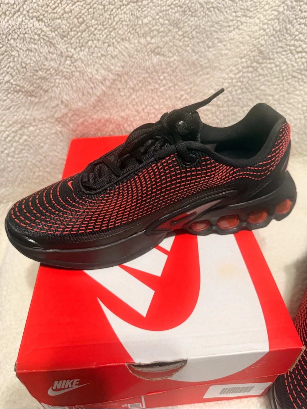 Nike Air Max Dn Black and Red Big Kids Size 6.5y Women’s Size 8